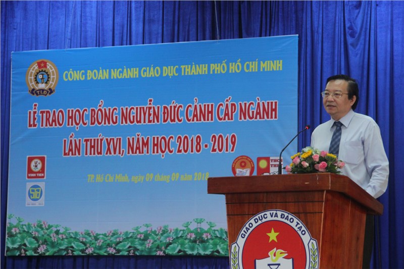Ông Lê Hồng Sơn - Thành ủy viên, Bí thư Đảng ủy Sở, Giám đốc Sở Giáo dục và Đào tạo Thành phố Hồ Chí Minh phát biểu chỉ đạo